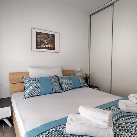 Heliconia Deluxe Apt Must